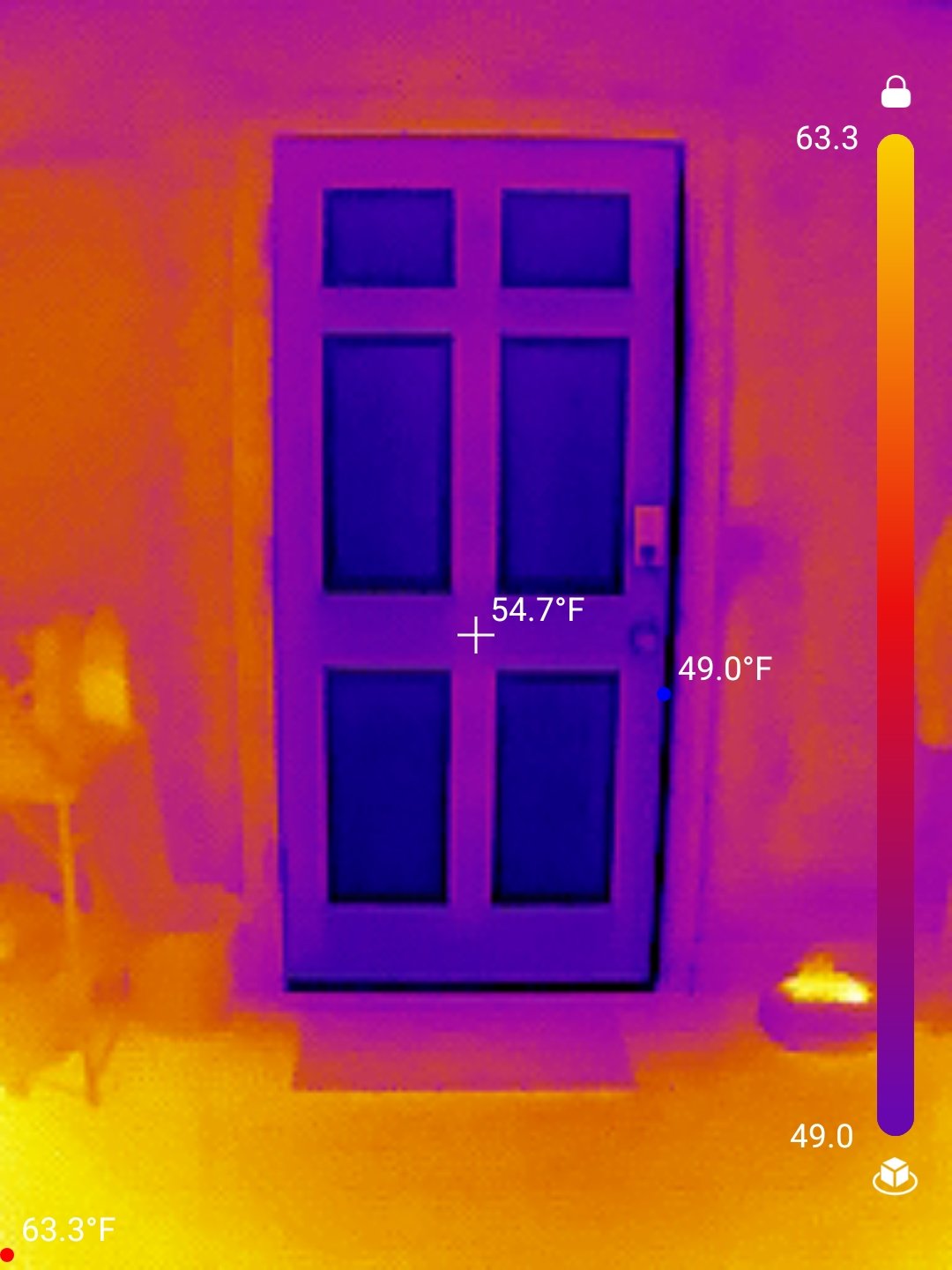 Thermal image of a paneled door reading 55 degrees in the middle and 49 degrees at the edge